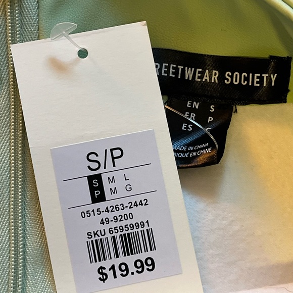 NWT* fake leather mini skirt - Picture 3 of 4